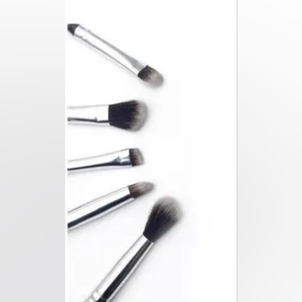 Storybook Cosmetics Harry Potter Brush Set With Velvet Bag - Picture 3 of 8